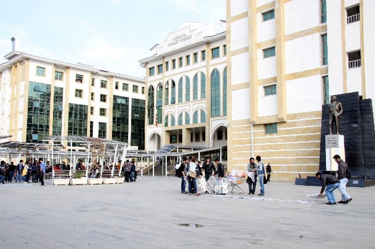 Aü\'lü Öğrenciler Serbest Bırakıldı