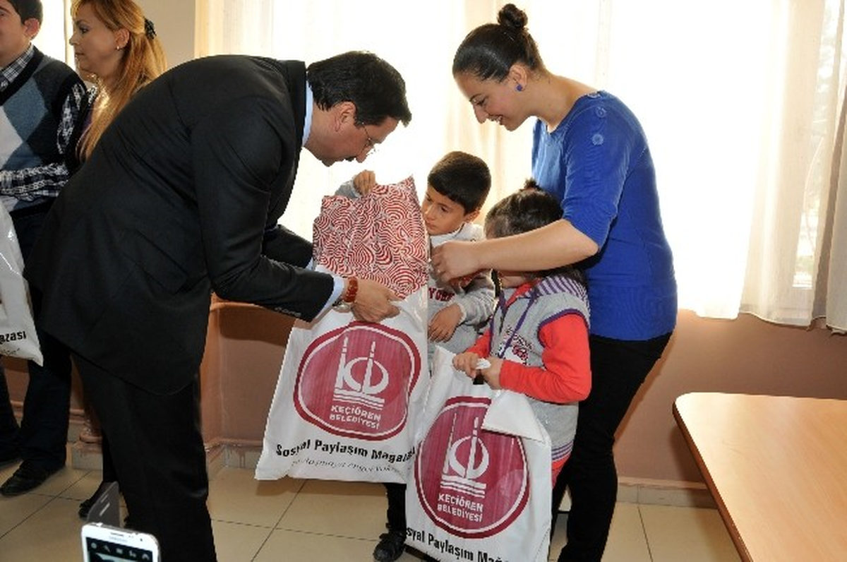 Başkan Ak\'tan Engelli Çocuklara Hediye