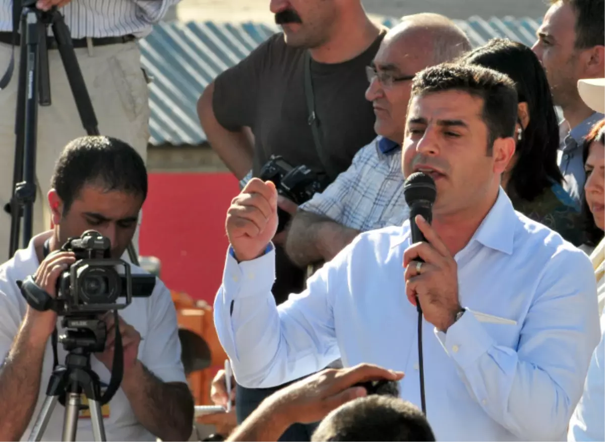 Demirtaş : Toprağımızda Köle Olarak Yaşamayacağız