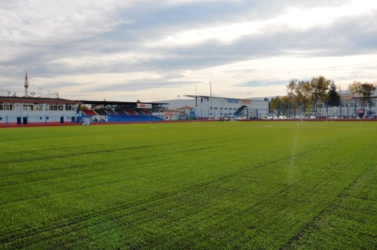 Düzce\'de İki Yeni Sahada Futbol Heyecanı Başlıyor