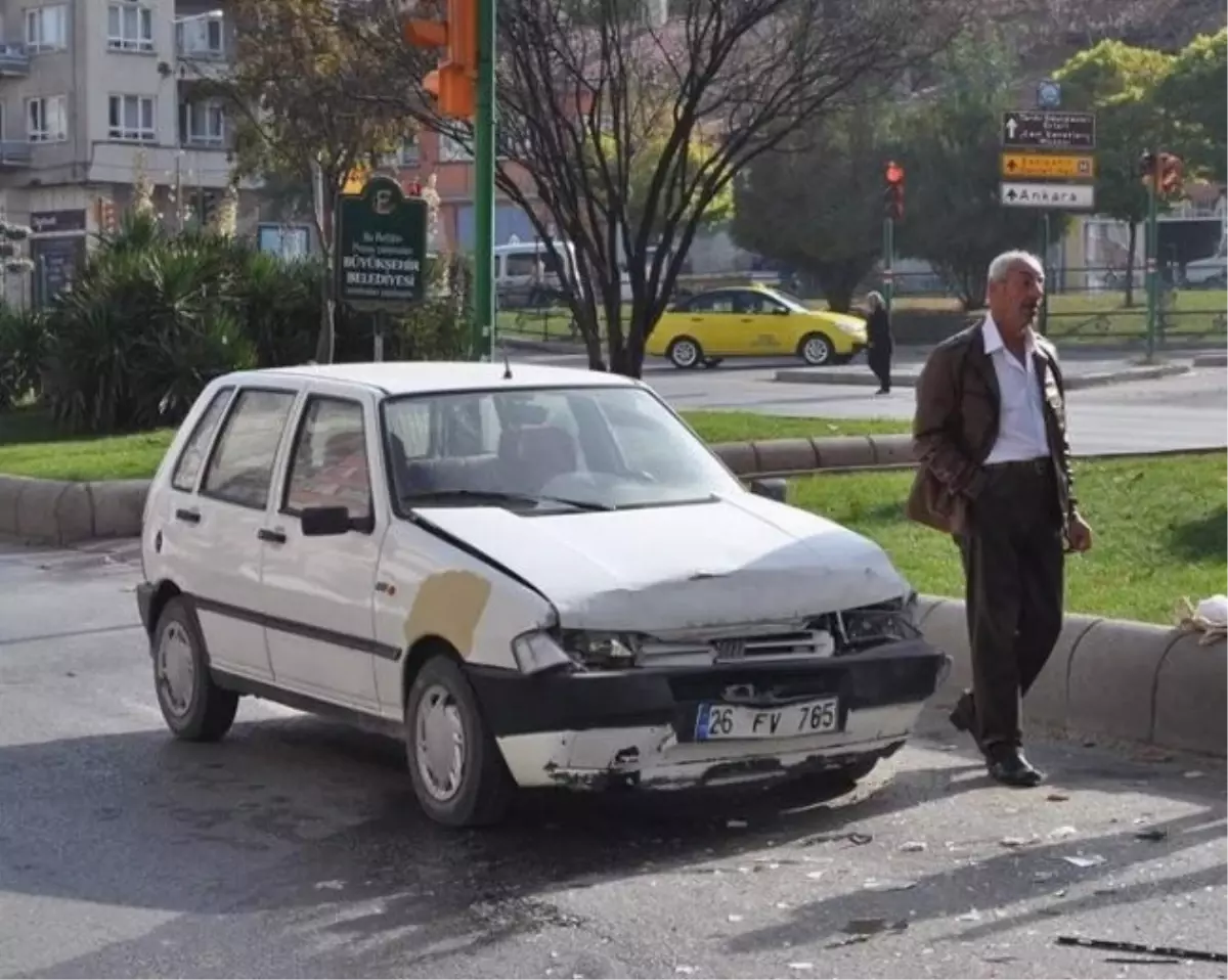 Eskişehir\'de Trafik Kazası: 3 Yaralı