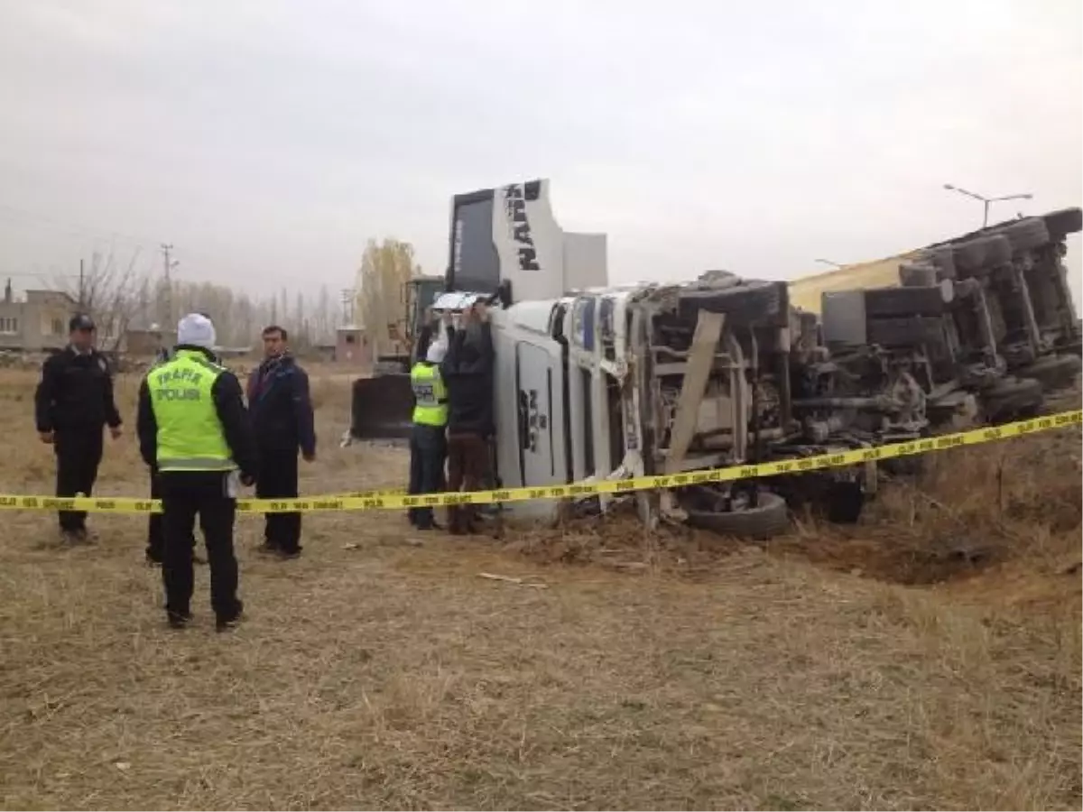 Göksun'da Tır Devrildi: 1 Ölü, 1 Yaralı