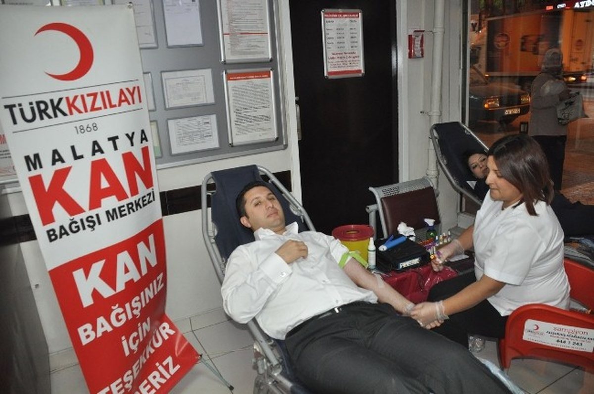 Hastane Personeli Kan Bağışında Bulundu