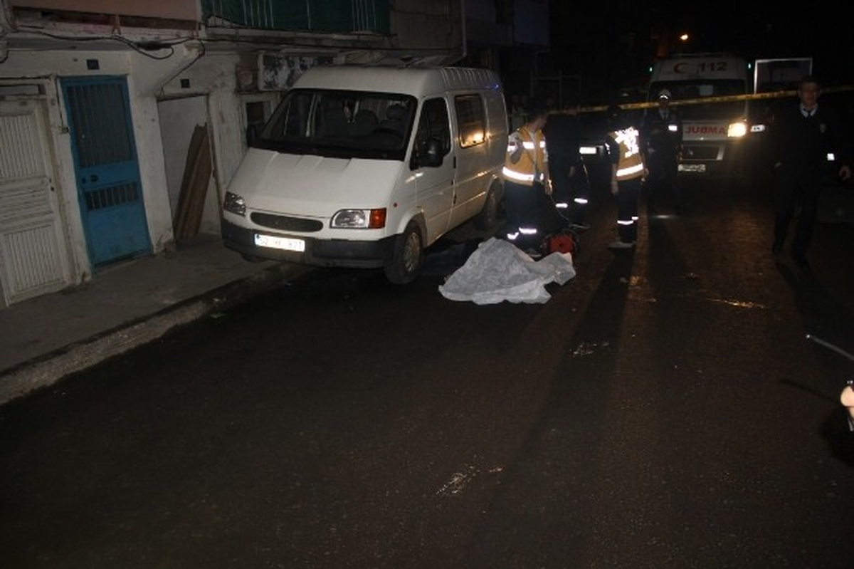 Kamyonetten Düşen İnşaat İşçisi Hayatını Kaybetti