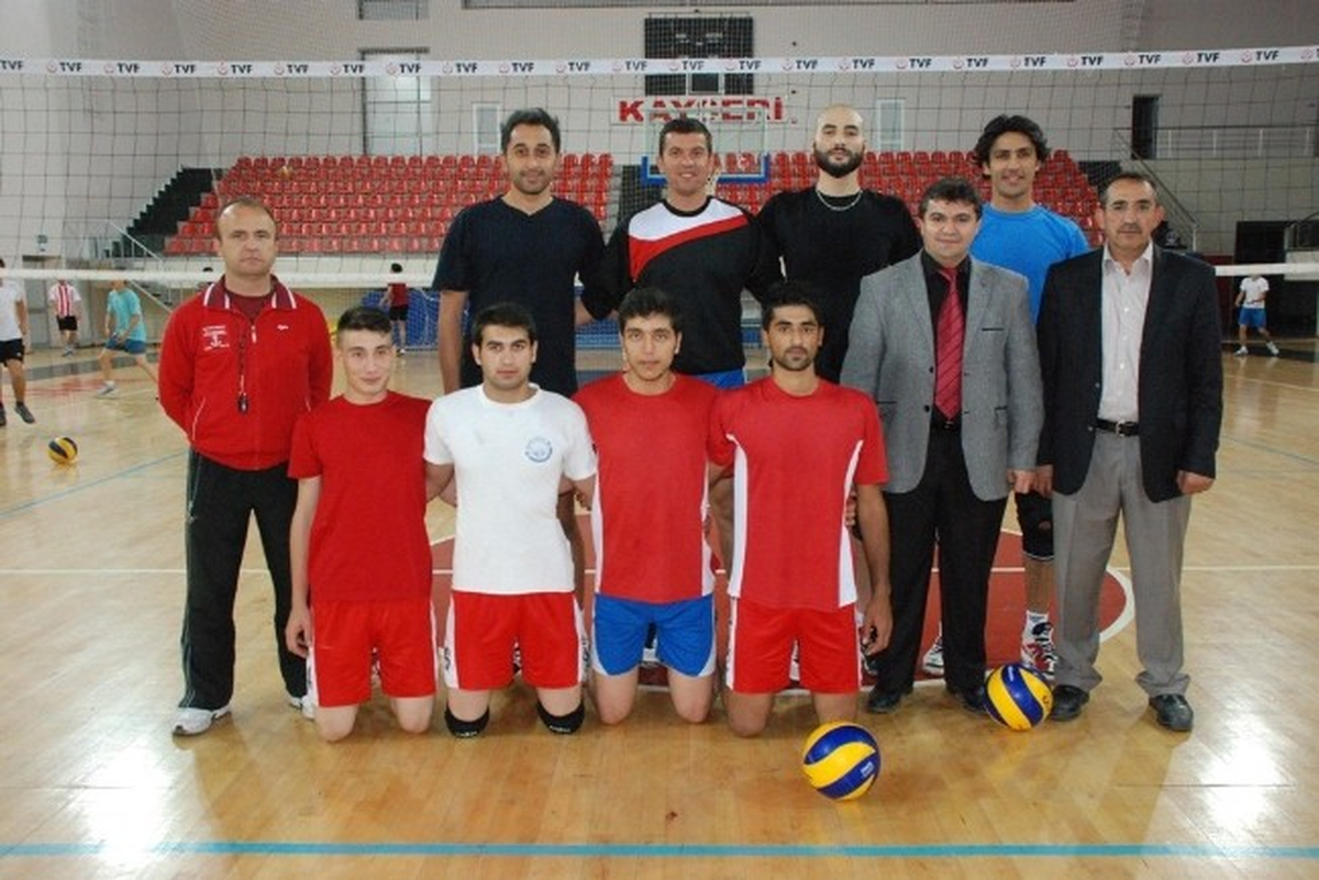 Melikgazi Belediyespor Voleybol Takımı Kars Deplasmanında Galibiyet Arayacak