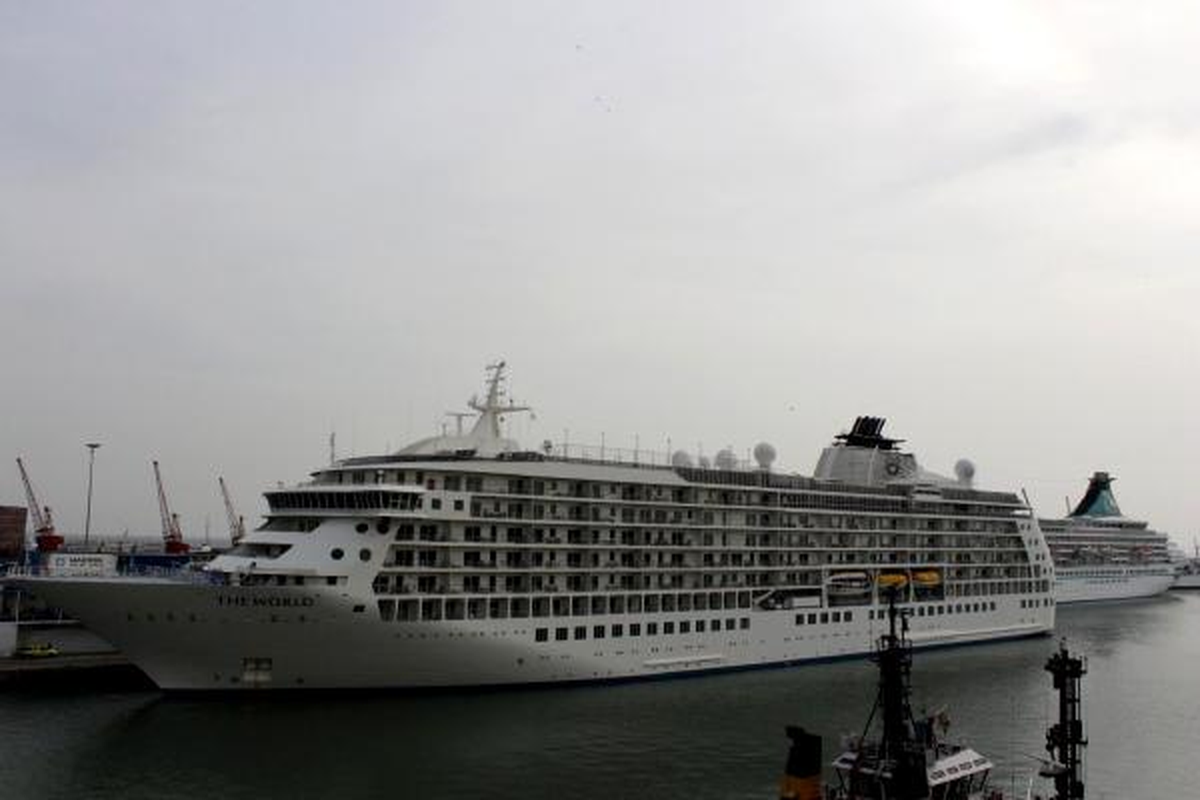 Mersin\'e Dev Gemilerle Turist Akını