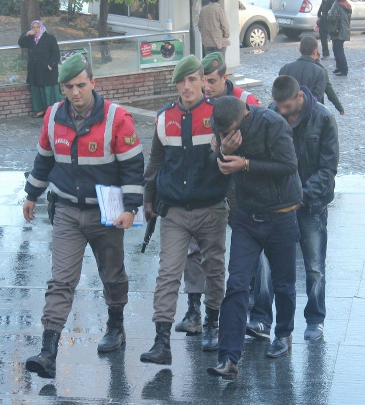 Peynir Bidonundan 6 Kilo Esrar Çıktı