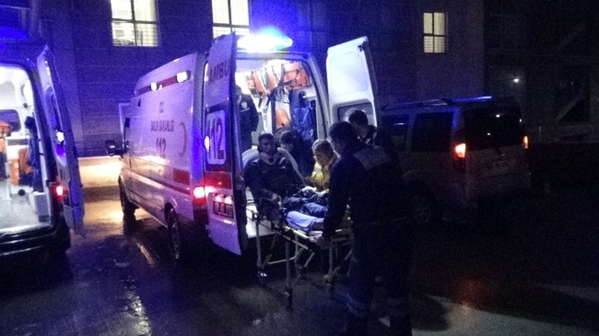 Polis Aracı Kaza Yaptı: 3 Polis ve 2 Zanlı Yaralı