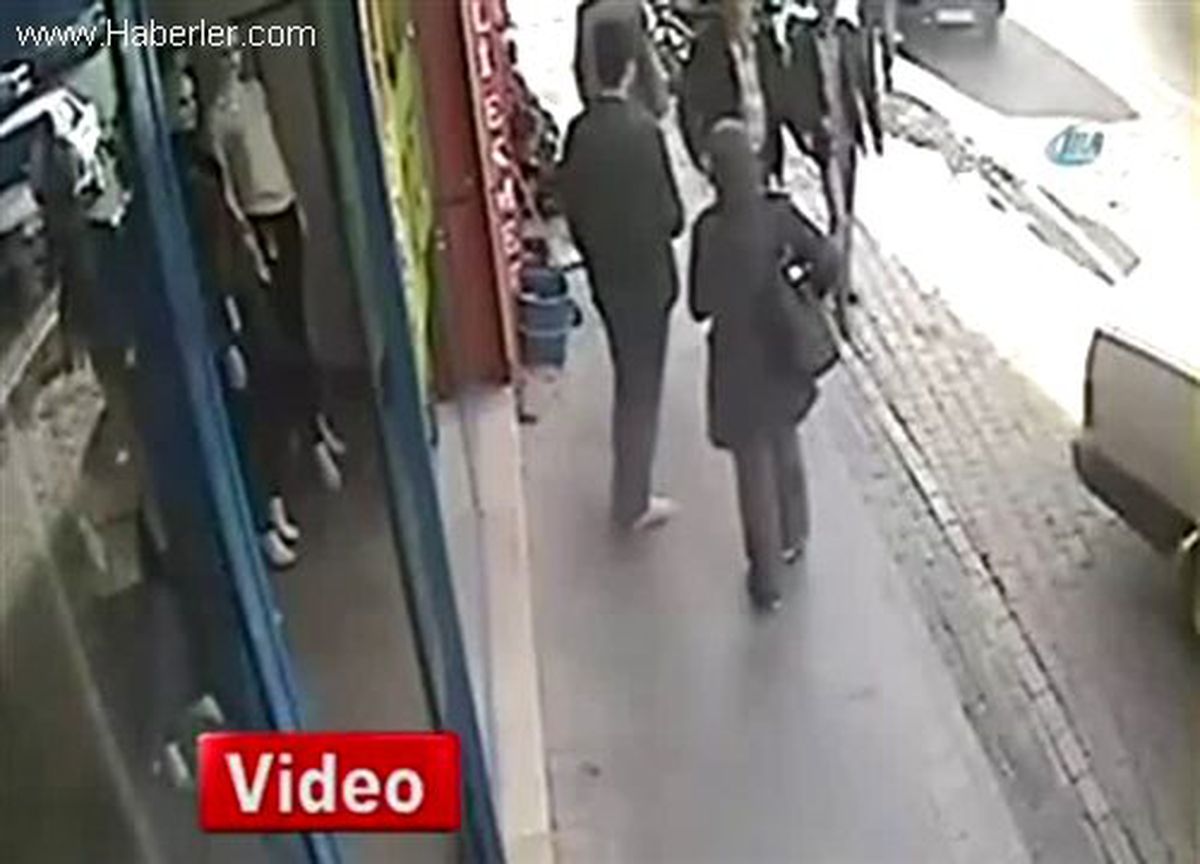 Şal Bakma Bahanesiyle 8 Bin Lira Çaldılar