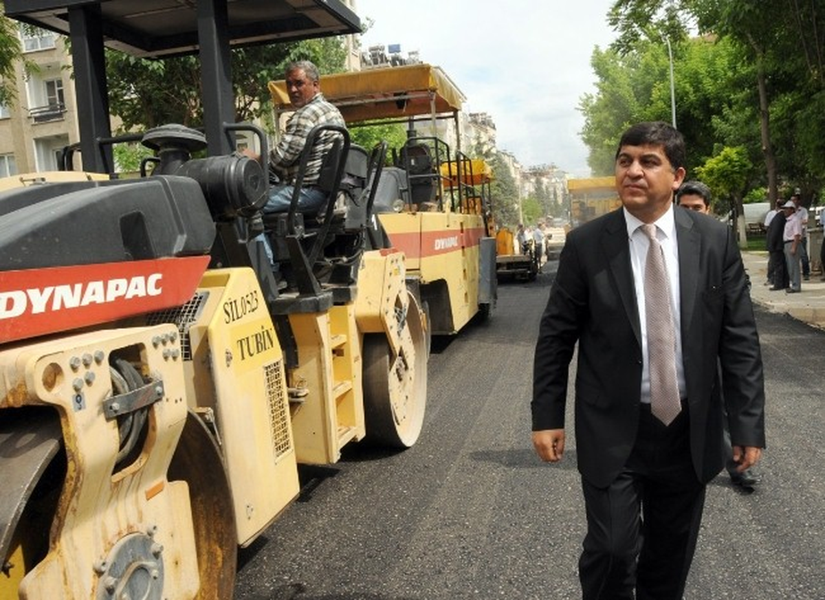 Şehitkamil Belediyesi Merveşehir\'de Yol Açma ve Sıfır Asfalt Çalışması Yapıyor