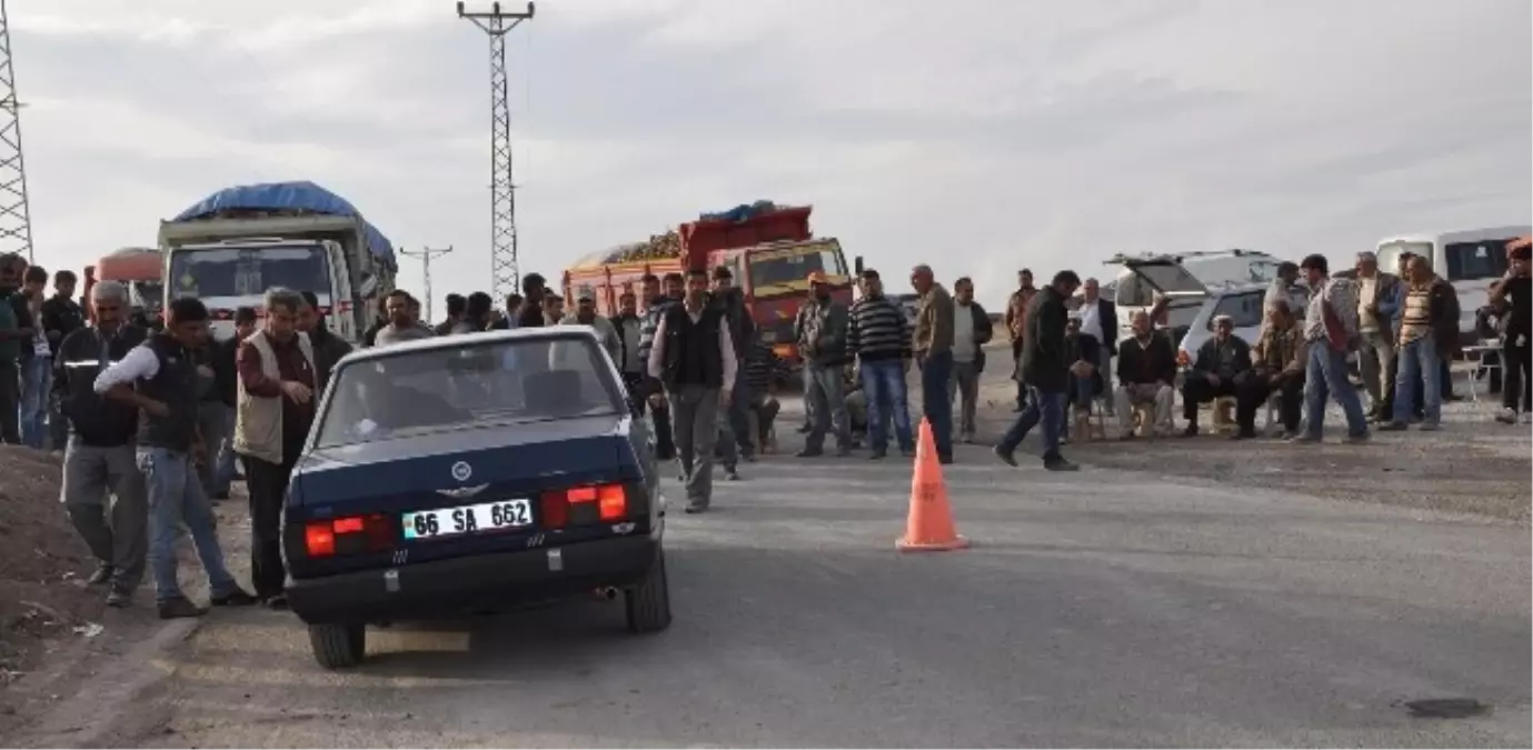 Şeker Fabrikasına Pancar Taşıyan Kamyoncular Yol Kesip Eylem Yaptı