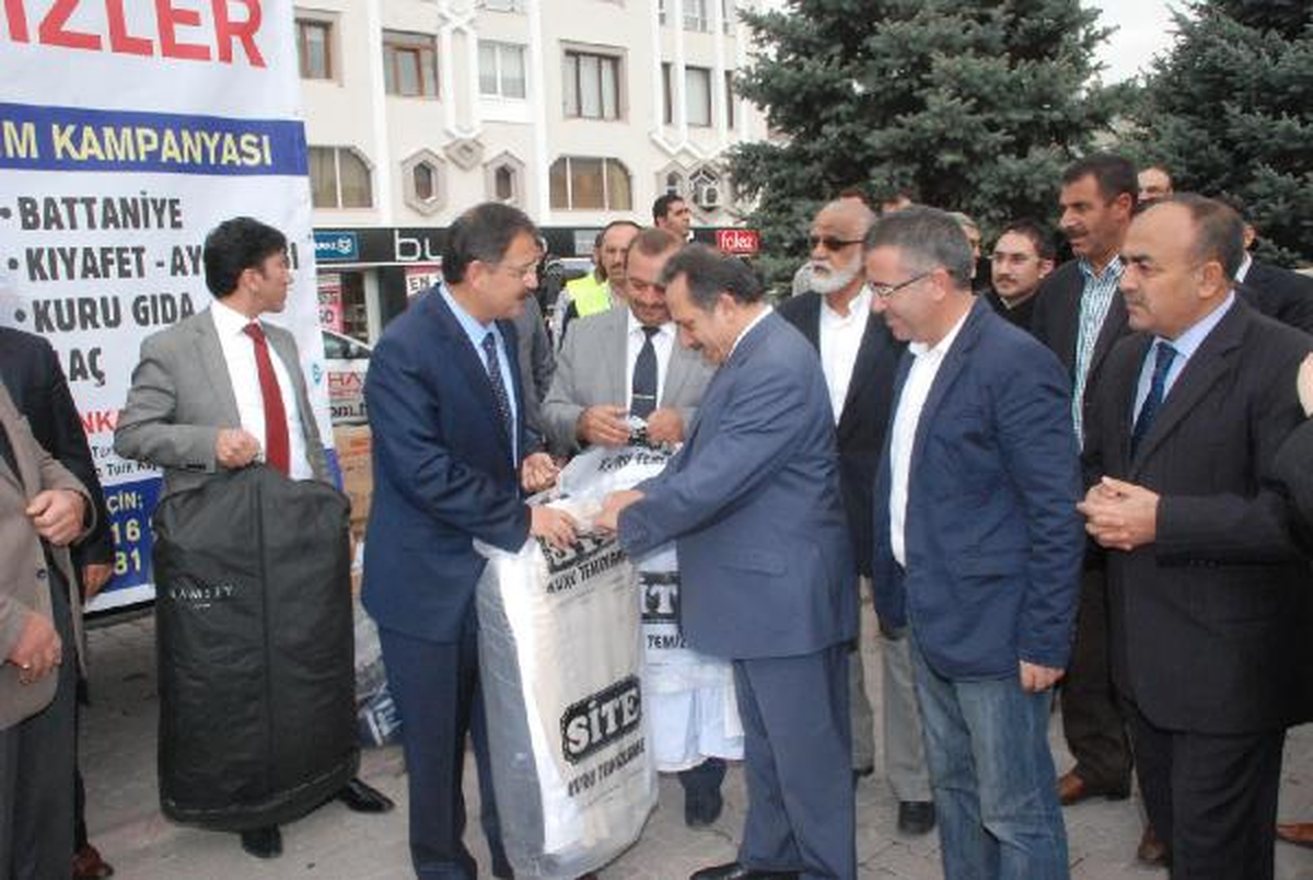 Suriyeli Sığınmacılara Kıyafet Yardımı
