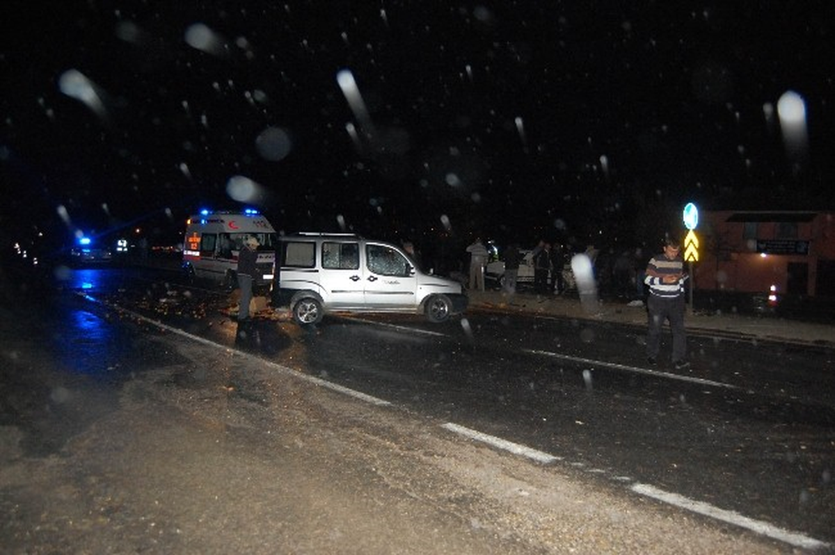 Taşköprü\'de Trafik Kazası: 1 Ölü, 4 Yaralı