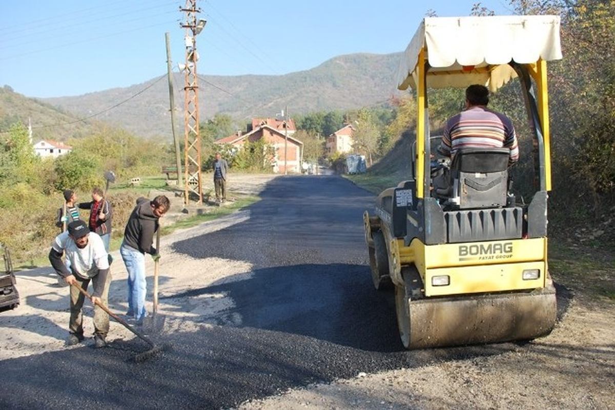 Yenice\'de Asfaltmala Çalışmaları Sürüyor