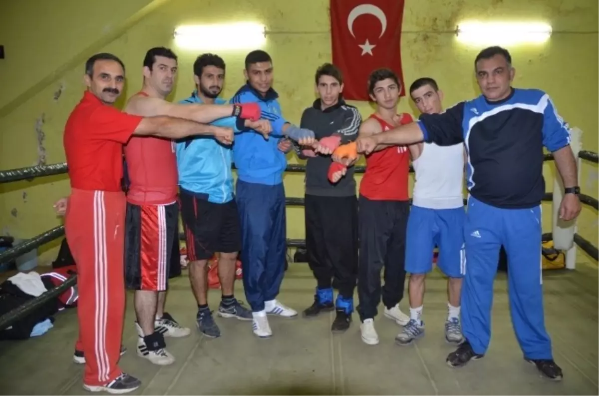Adana Boks Karması 6 Sporcuyla Aksaray\'a Gitti