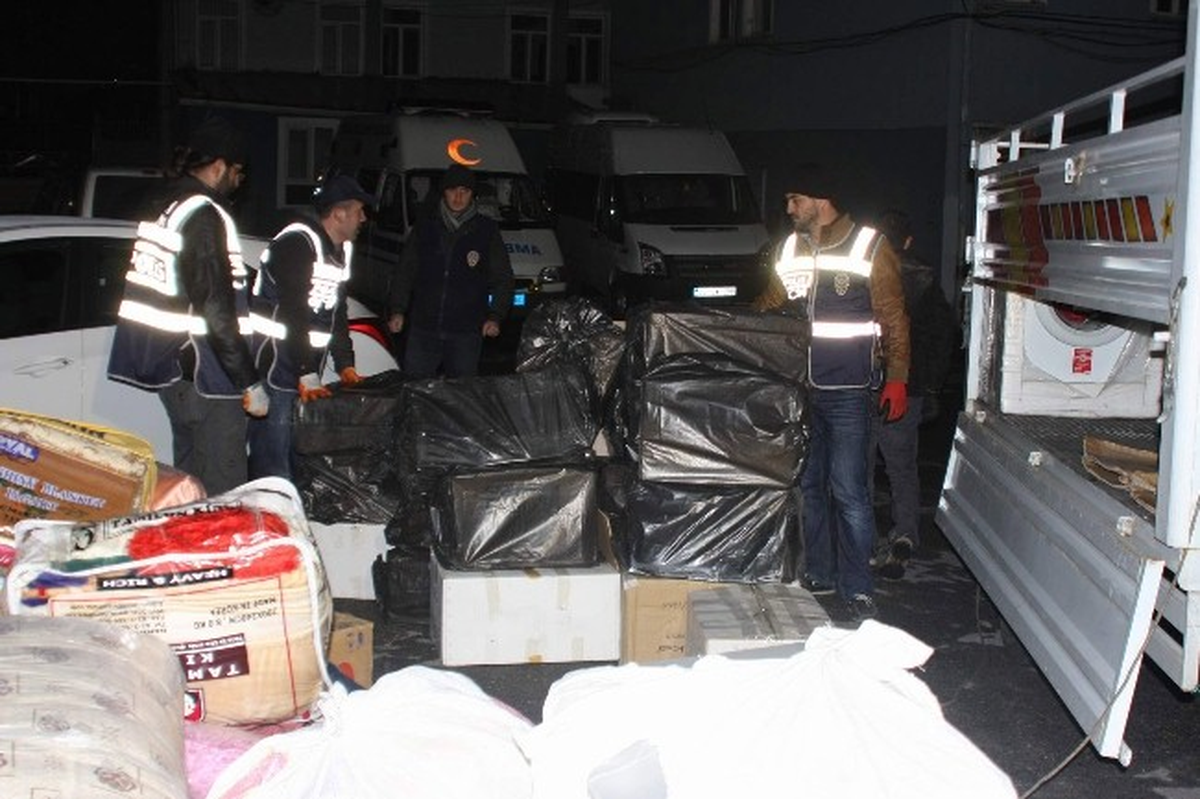 Afyonkarahisar\'da Kaçak Sigara Operasyonu Polis Kamerasında