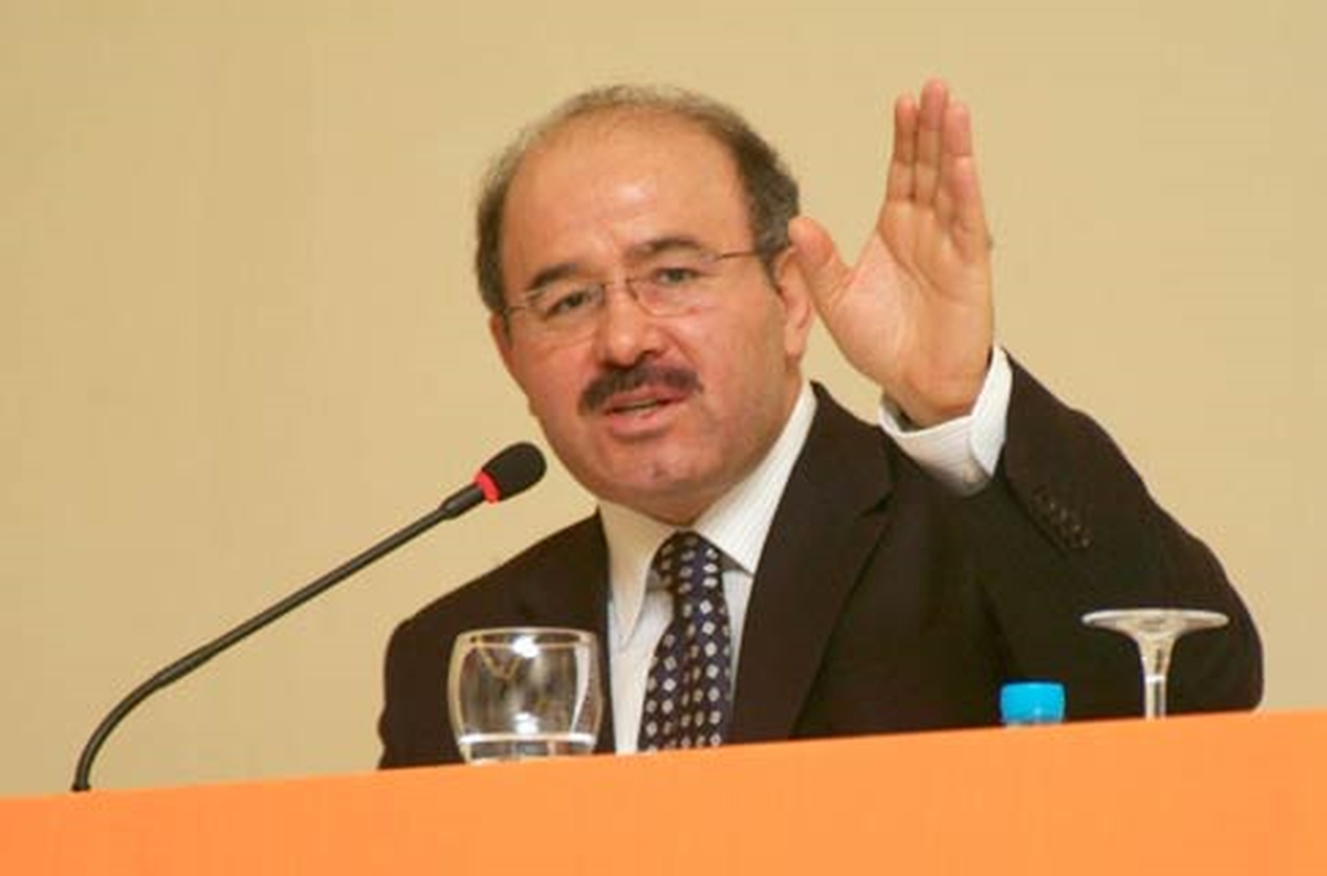 Ak Partili Çelik: Arınç Sevdiği İçin Sitem Etmiştir