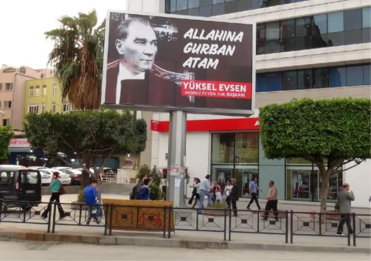 \'Allahına Gurban Atam\' Billboardu İlgi Çekti