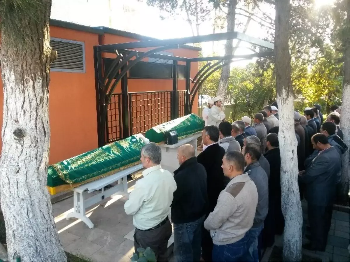 Tuzla\'da Baba Cinayeti Kurbanları Defnedildi