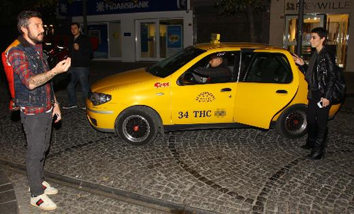 Tümer Metin, Burcu Kıratlı İçin Şarkı Çaldırdı