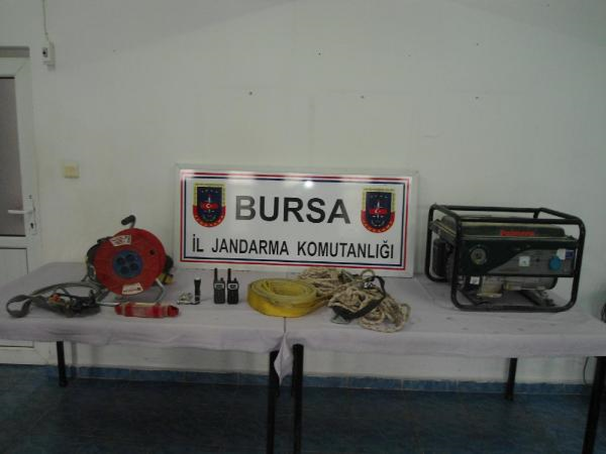 Bursa\'da Kaçak Define Kazısı: 3 Gözaltı
