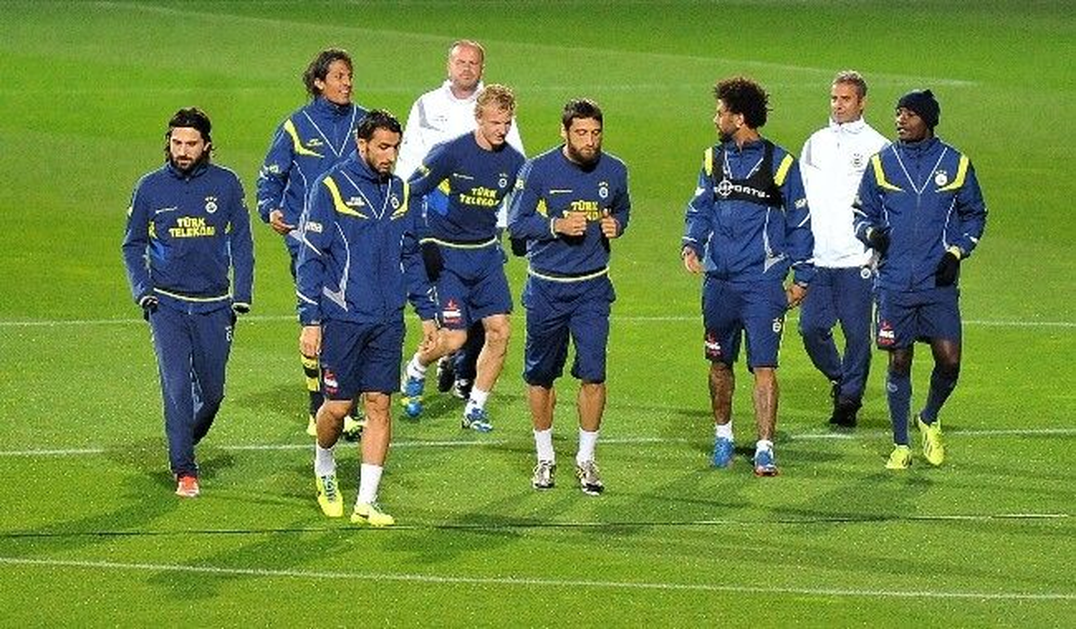 Fenerbahçe\'de Galatasaray Maçı Hazırlıkları Sürüyor