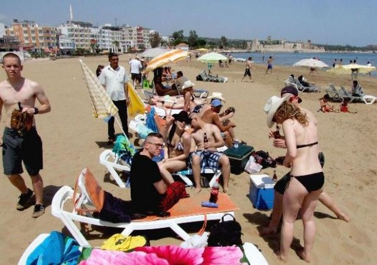 Güneş Yüzünü Gösterdi Bodrum Sahilleri Doldu