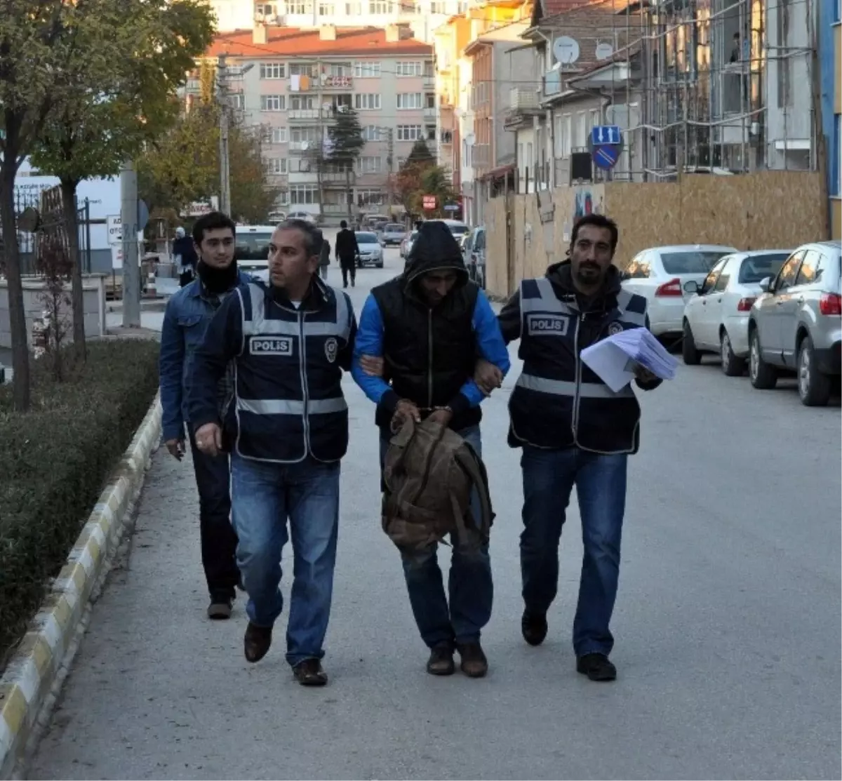 Güvenlik Kameraları Hırsızı Ele Verdi