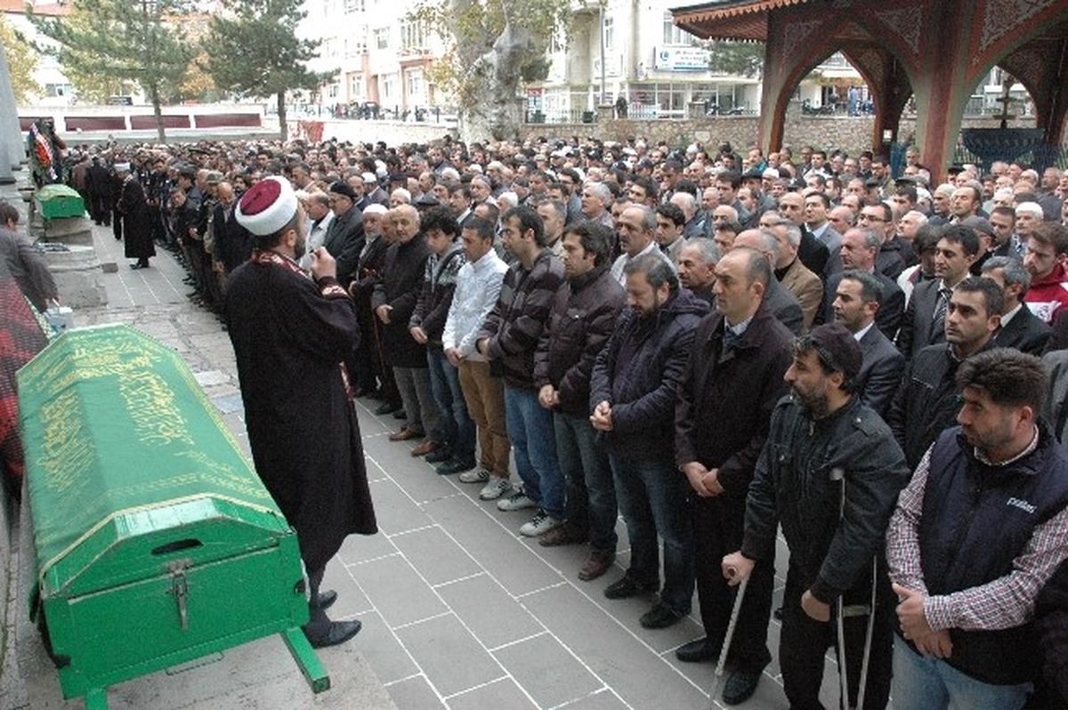 İntihar Eden Polis Memuru Toprağa Verildi