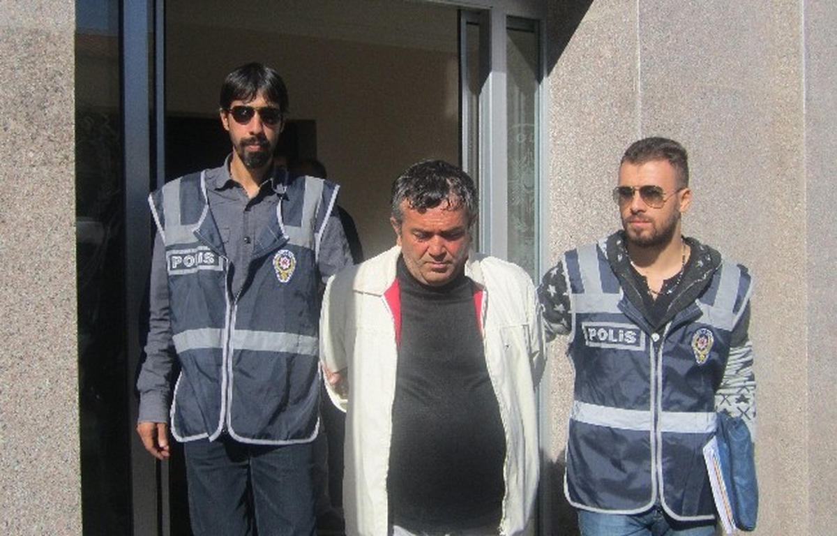 İzmir\'de Hasta Yakınlarını Dolandıran Şahıs Yakalandı