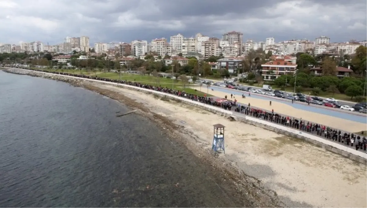 Kadıköy\'de 6.5 Kilometrelik "Ata\'ya Saygı Zinciri" Oluşturulacak