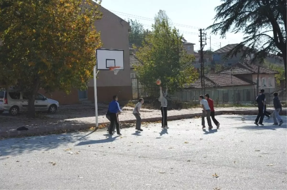 Okulların Basketbol Potaları Yenilendi