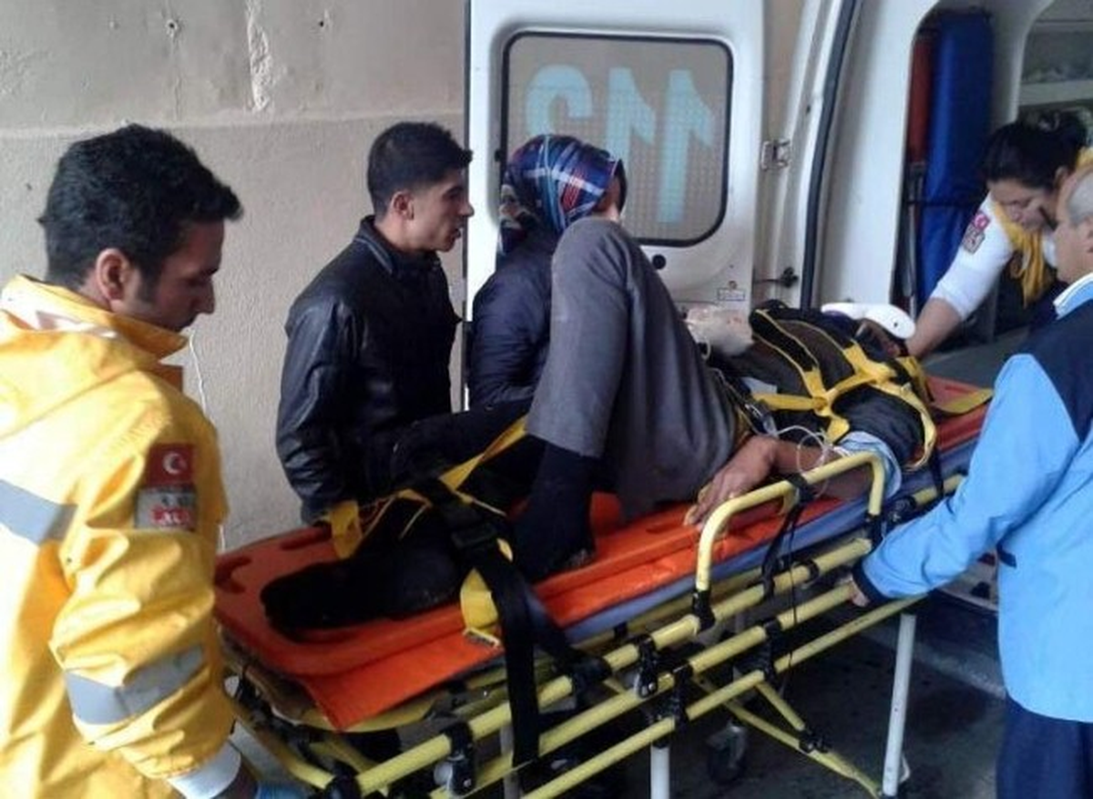 Otomobil ile Motosiklet Çarpıştı: 2 Ağır Yaralı