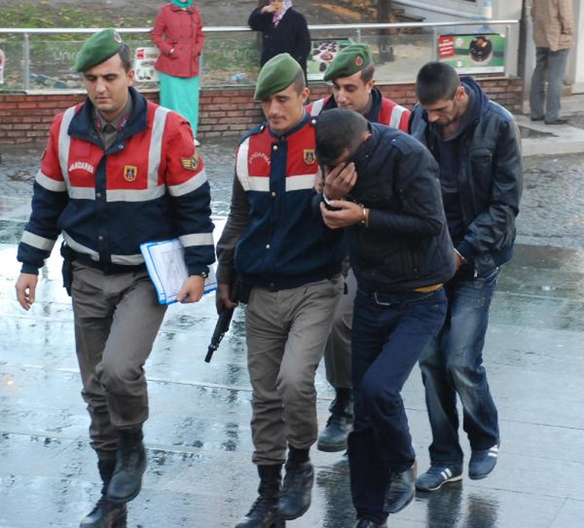 Peynir Bidonundan Esrar Çıktı