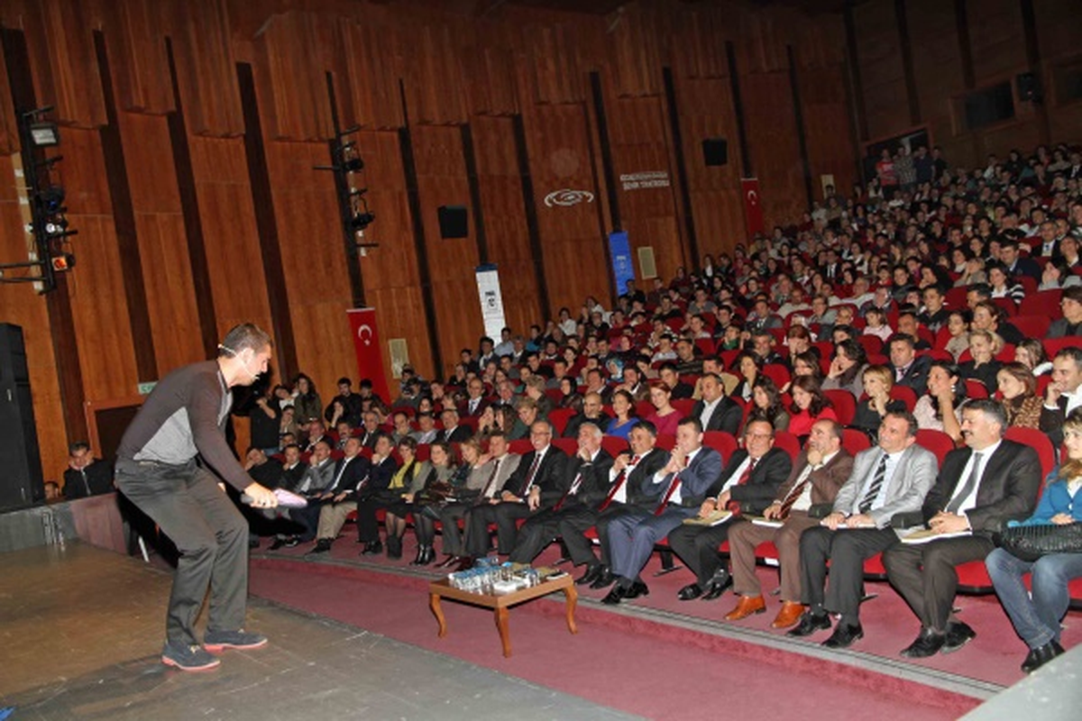 \'Sahne Öğretmenlerin\' Yarışmasına Başvurular Sürüyor