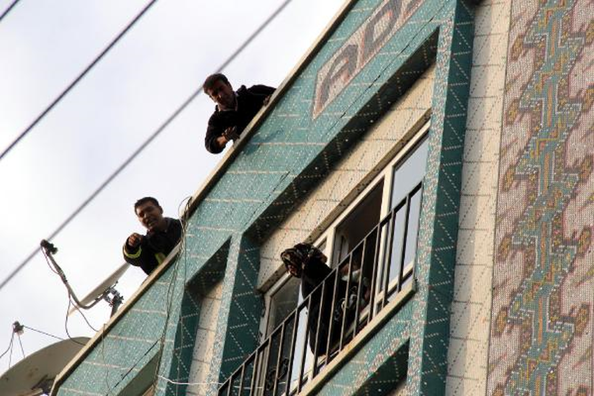 Şanlıurfa\'da Apartmanda Yangın Paniği: 6 Kişi Dumandan Etkilendi