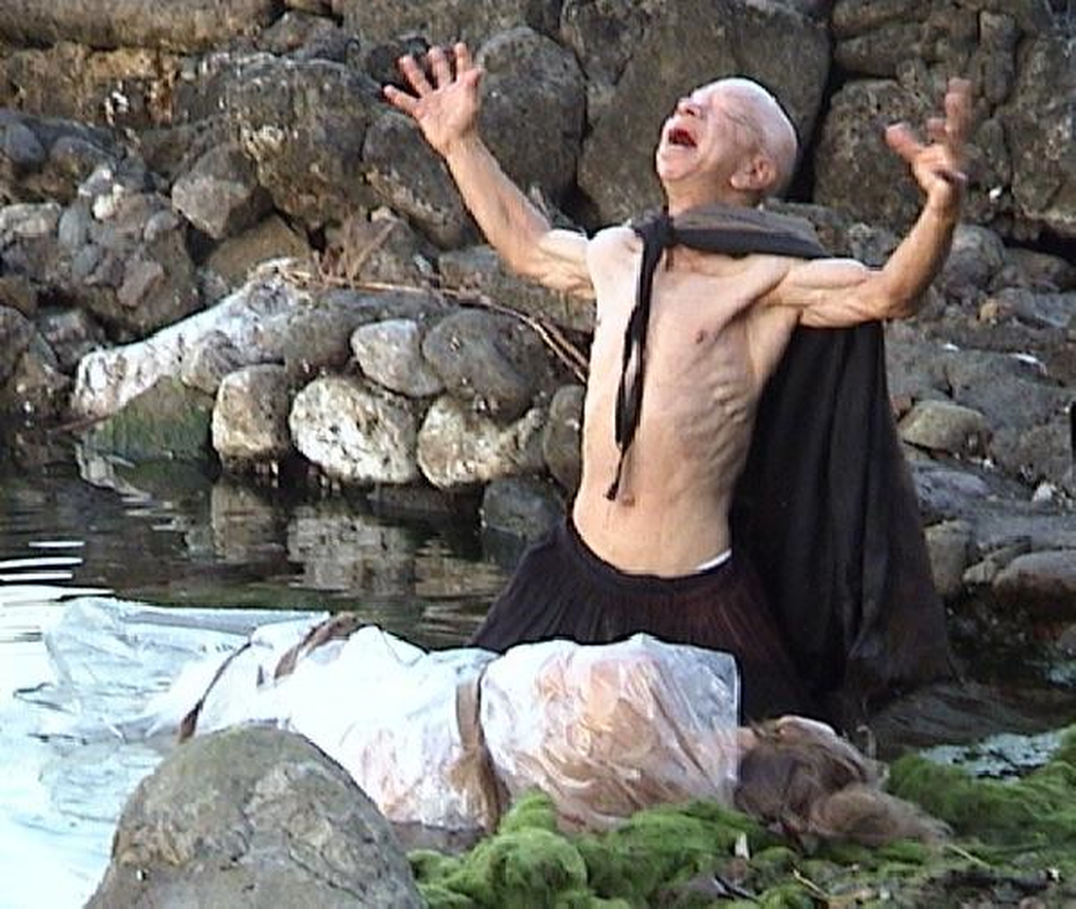 Sapanca Gölü\'nde Titreye Titreye Klip Çektiler