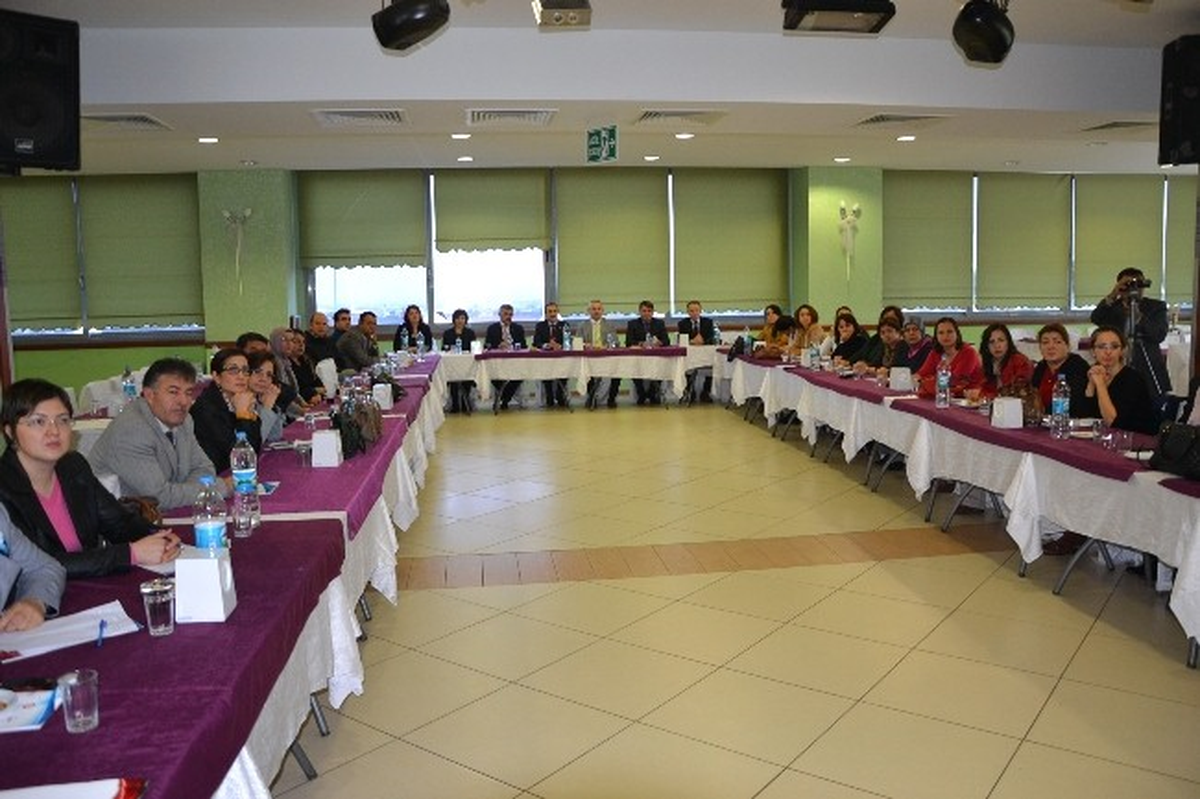 \'Umutlar Çiçek Açsın\' Projesi\'nin Eğitmenleri Sertifikalarını Aldı