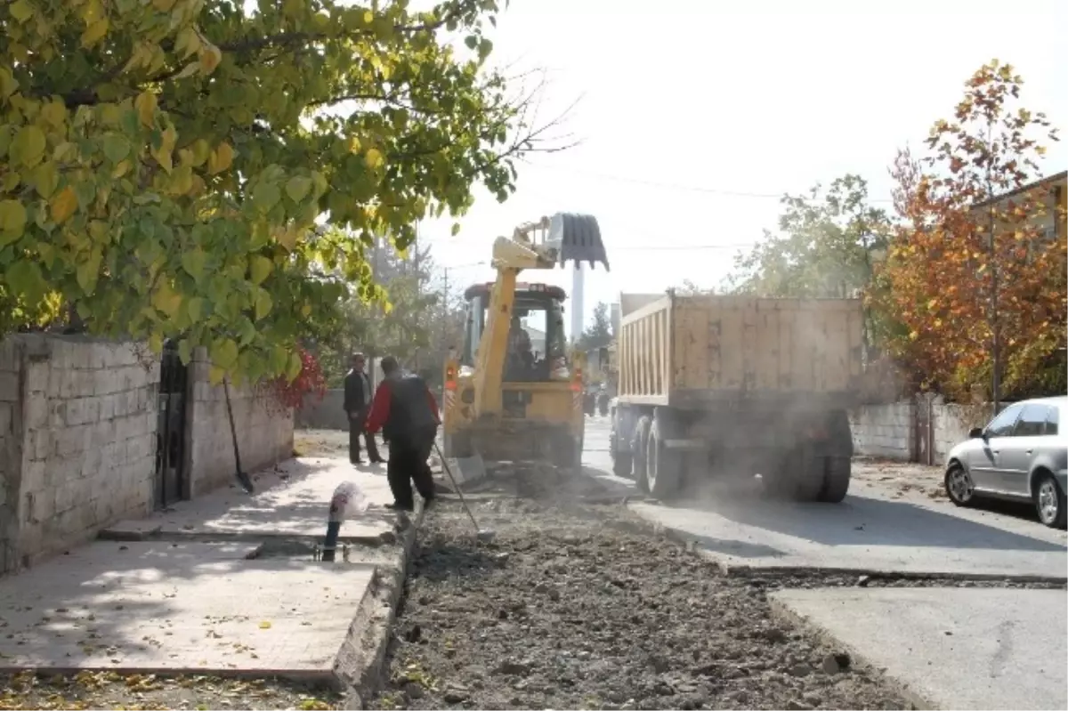 Yol Tamirat Çalışmaları Devam Ediyor