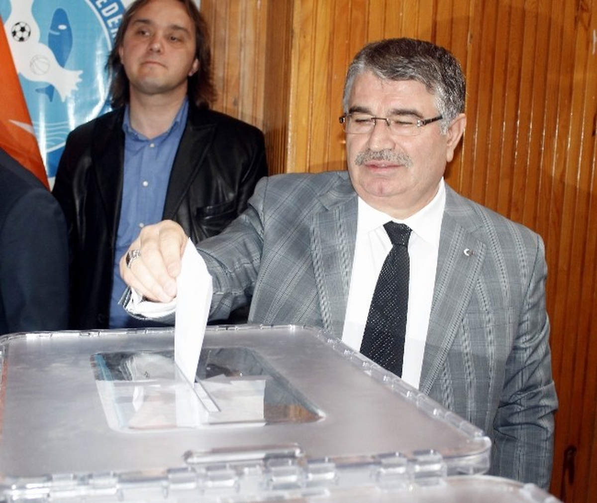 AK Parti\'de Temayül Yoklaması Başladı