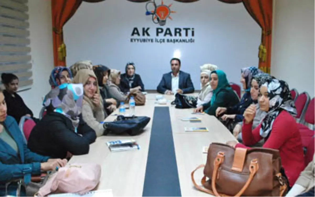 AK Parti Eyyübiye İlçe Kadın Kolları Yönetimi Belirlendi