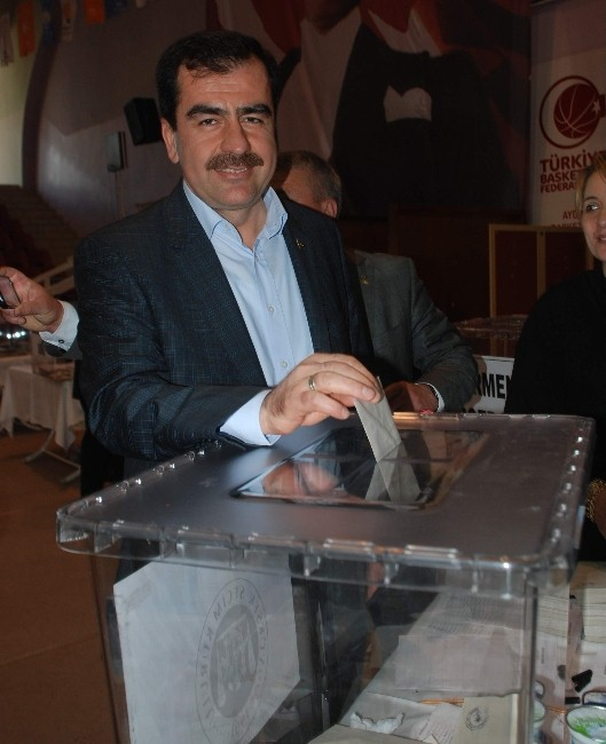 AK Parti\'li Erdem, Temayülde Oyunu Kullandı