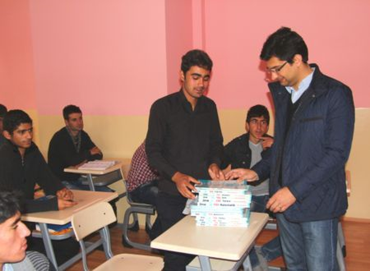 Erciş Kaymakamlığından Kitap Yardımı