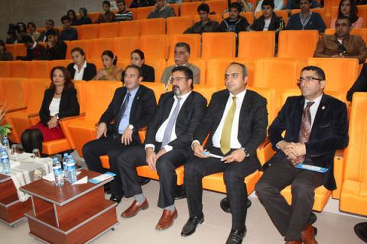 Fırat Üniversitesi\'nde Sağlık Hizmetlerinde Liderlik Konferansı Yapıldı