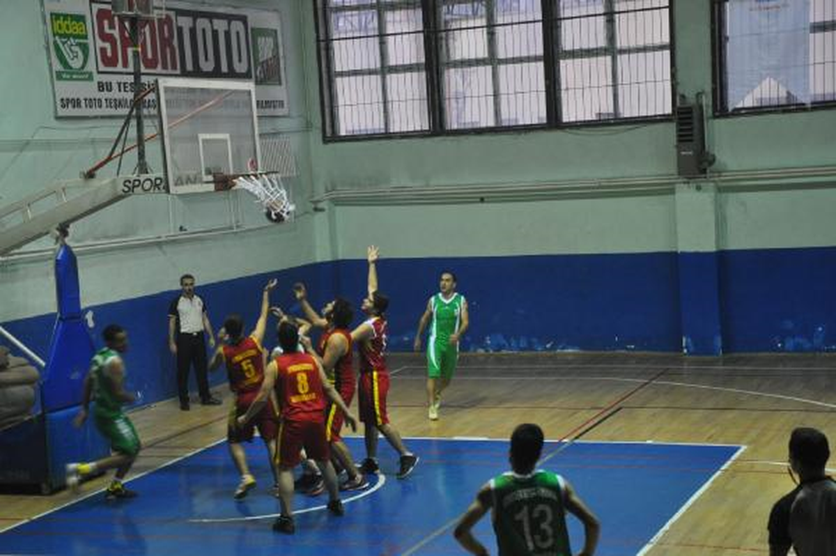 Hakkari Gençler Gücü Basketbol - Diyarbakır Büyükşehir Belediyespor: 70-65