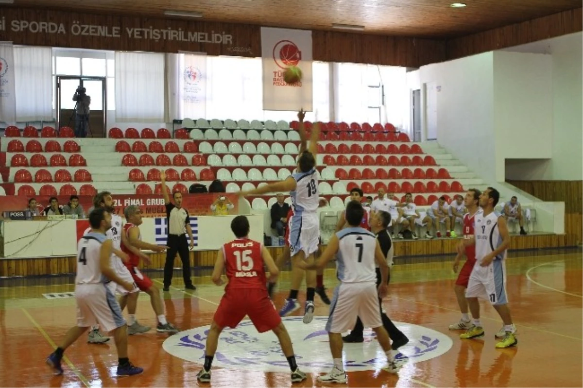 Rodos ve Muğla Emniyet Mensupları Arasında Dostluk Maçı