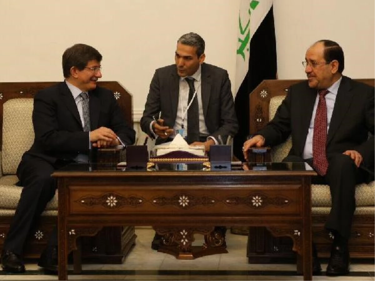 Davutoğlu, Irak Dışişleri Bakanı Zebari ile Ortak Basın Toplantısı Düzenledi