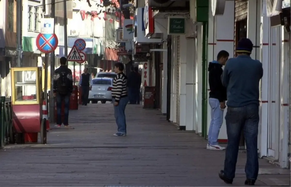 İşlerini Bırakıp Ata\'ya Saygı Duruşunda Bulundular