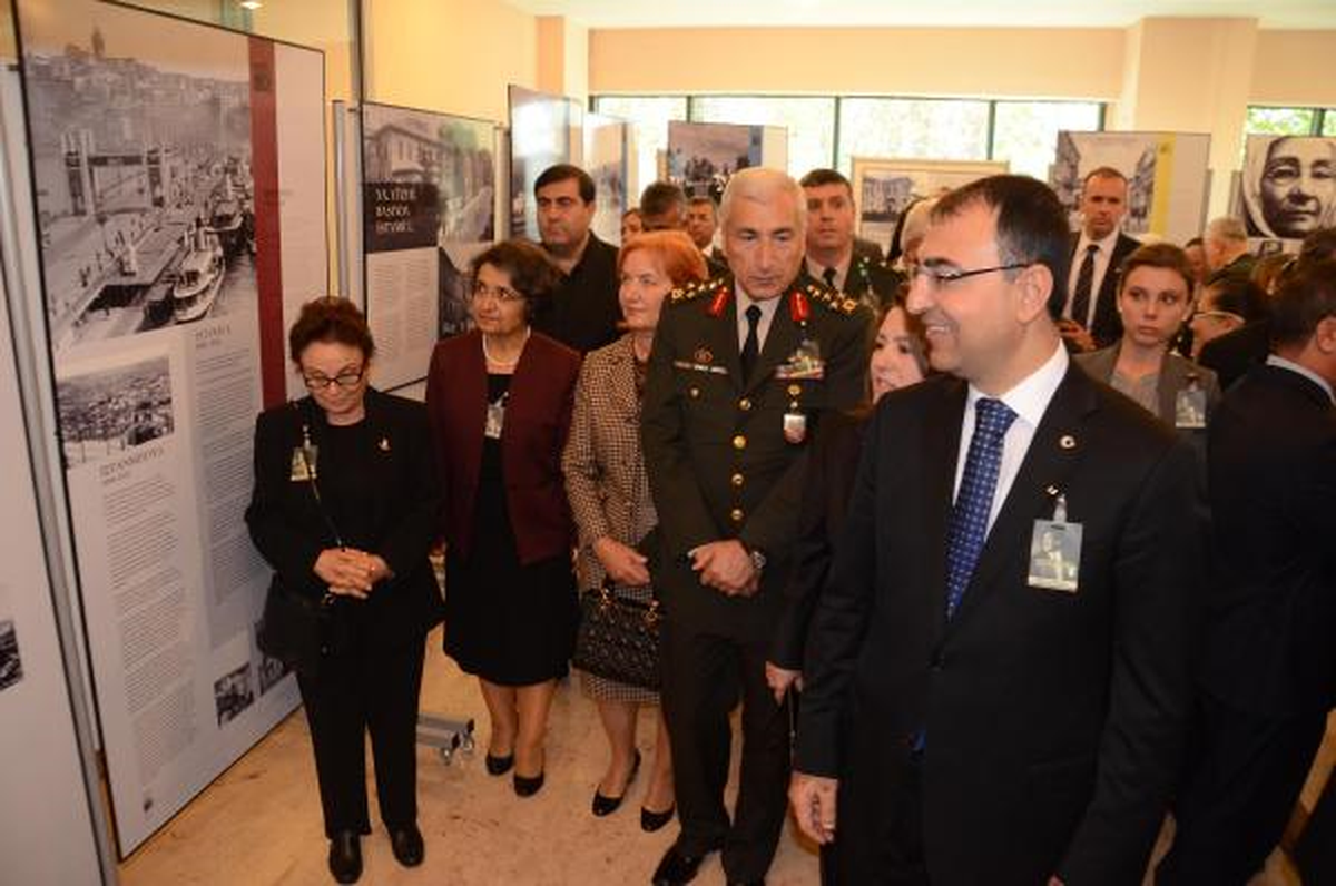 İzmir\'de Protestolu Anma (2)