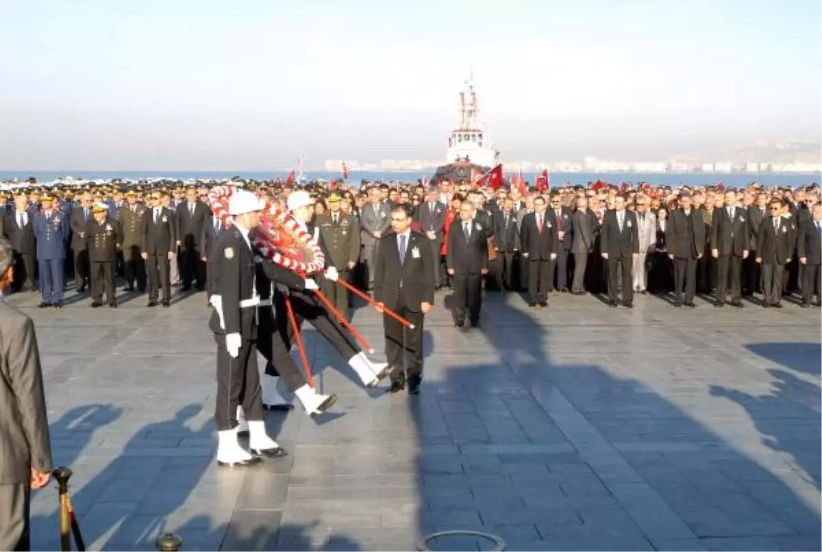 İzmir\'de Protestolu Anma